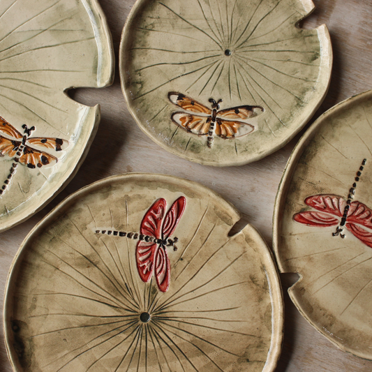 Lilly leaf plates