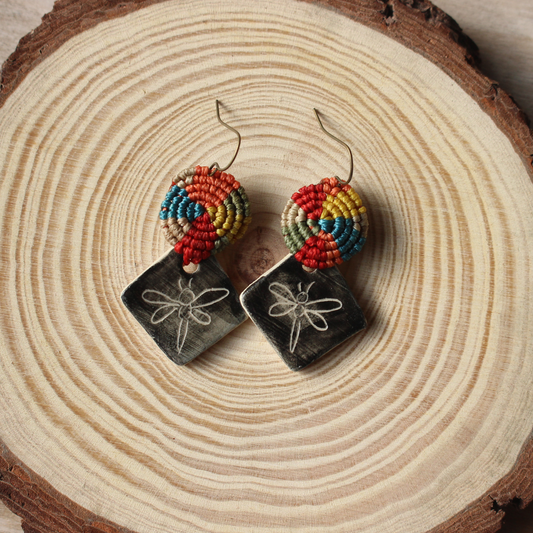 Dragonfly swirl in black