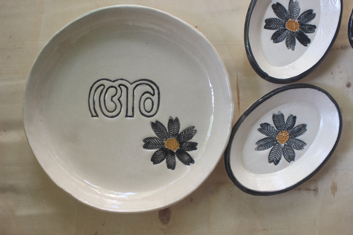 Quarter plate & nut bowls